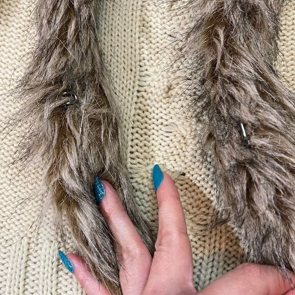 Vintage Faux Fur Lined Vest - Picture 12 of 13